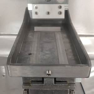 Machine de tampographie 4 x 6 pouces monochrome à entraînement pneumatique pour le marquage personnalisé des étiquettes en plastique et en métal - Product Image 1