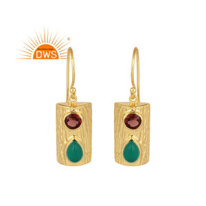 Pendientes de plata de aspecto vintage Proveedor de joyería Ónix verde y piedras preciosas granate Pendientes colgantes de plata chapados en oro Colección vintage - Product Image 1