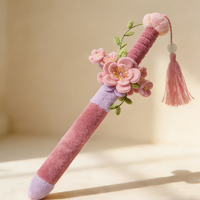 Poupée en peluche personnalisable en forme d'épée de fleurs de pêcher printanières, en matière douce, cadeau compagnon en peluche, vente directe d'usine, vente en gros