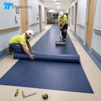 Rouleau de revêtement de sol en vinyle PVC homogène antidérapant Titan 2 mm, qualité commerciale, étanche, pour hôpitaux et écoles