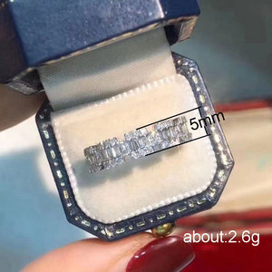 Anello con Zirconi Incastonati per Donne, Gioiello di Lusso Minimalista e Alla Moda, Regalo Elegante - Product Image 5