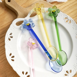Cuillère à mélanger en verre borosilicate haut de gamme avec tête de fleur 3D colorée, mignonne, à long manche, pour cocktails, desserts, lait et café, idéale pour les fêtes - Product Image 4