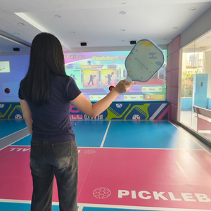 Simulador Interactivo de Pickleball para Interiores con Proyección AR, Equipo de Entretenimiento de Metal Resistente para 1-2 Personas, Ideal para Familias y Entrenamiento en Clubes - Product Image 1