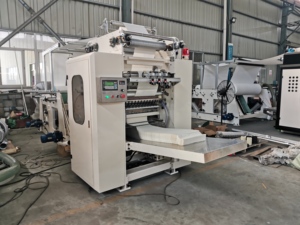 Machine à plier le papier en V entièrement automatique <span class=keywords><strong>de</strong></span> 6 L pour la production <span class=keywords><strong>de</strong></span> mouchoirs en papier avec certification CE, vitesse <span class=keywords><strong>de</strong></span> 60 à 100 m/min - Product Image 2
