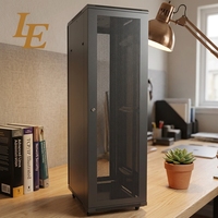 Rak Server Kabinet Jaringan Pusat Data Berdiri di Lantai dari Baja 47U 600*1200mm Tersedia