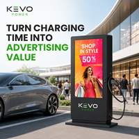 Station de recharge pour véhicules électriques DC 30kW-80kW avec écran publicitaire extérieur de 65 pouces, conception à connecteur unique, montage au sol