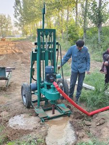 Nouvelle Offre Spéciale – Foreuse de puits d'eau rotative haute performance 380V, mobile, avec moteur de 150m de profondeur de forage, garantie 1 an - Product Image 3