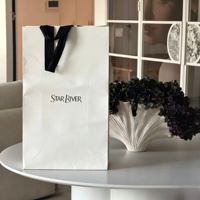 Sac shopping en papier blanc mat de luxe personnalisé, avec poignée en ruban satiné, grand sac cadeau en papier vertical pour boutique de cosmétiques