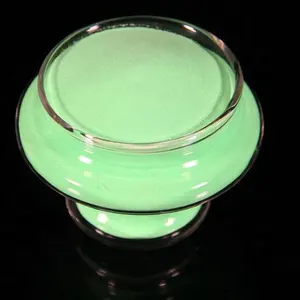 铝酸锶粉末/夜光粉末的身体颜色为绿色, 发光的颜色是黄绿色
