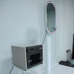 Cabina de Fotos con Espejo Mágico DSLR, Pantalla Táctil de 13.3 Pulgadas, Totalmente Automática, Impresión Instantánea, Compatible con Smartphones y iPads - Product Image 1