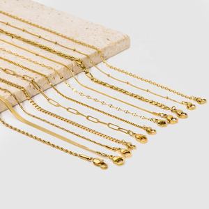 Dainty Collier minimaliste en acier inoxydable plaqué or 18K Serpent cubain étanche Trombone Chaîne à maillons sans ternissement pour <span class=keywords><strong>cadeau</strong></span> - Product Image 1
