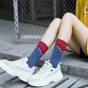 Chaussettes coréennes populaires à motifs longs <span class=keywords><strong>et</strong></span> colorés en alligator vert pour hommes <span class=keywords><strong>et</strong></span> femmes XIANGHUI, automne-hiver - Product Image 3