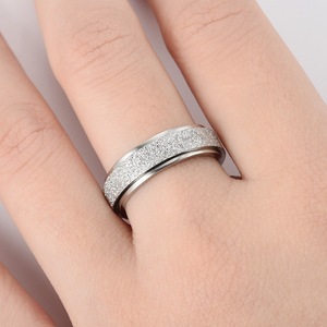Neuankömmling Hochwertige drehbare Ringe 6mm Edelstahl 18 Karat vergoldet stumpfer polnischer Edelstahl <span class=keywords><strong>ring</strong></span> für Männer Frauen - Product Image 6