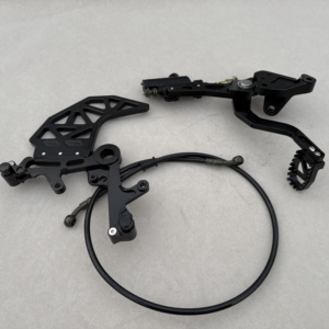 Levier de frein arrière robuste Surron Ultra Bee pour moto électrique tout-terrain, idéal pour une utilisation intensifée. - Product Image 6