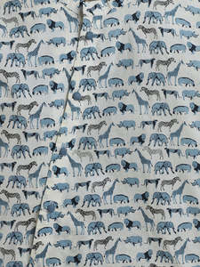 Ensemble kurta gris imprimé pour garçons avec pyjama blanc – Tenue ethnique confortable et festive, style traditionnel élégant pour enfants, idéal au quotidien - Product Image 2