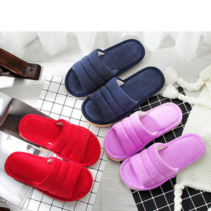 Pantuflas para Hombre de Fashion House, Antideslizantes, Acolchadas, Cómodas, Estilo Impreso para Exteriores - Product Image 2