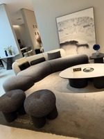 Canapé modulaire incurvé en promotion, revêtement en tissu personnalisable, design dégradé de couleur, forme organique moderne, mobilier de salon
