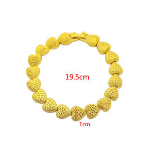 FS สร้อยข้อมือรูปหัวใจสีทองการออกแบบพื้นผิวที่หรูหราโรแมนติกเปล่งปลั่งในทุกช่วงเวลา - Product Image 6