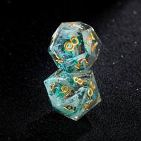 Ensemble de 7 dés polyédriques en résine transparente avec inclusions d'anneaux dorés pour DND RPG, cadeau pour les joueurs de jeux de table