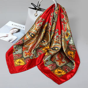 Foulard carré d'été pour femme 90x90 en gaze fine à imprimé numérique, antibactérien, géométrique, en polyester, pour mères d'âge moyen - Product Image 2