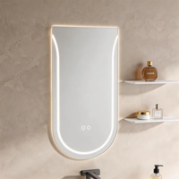 Miroir de salle de bain LED moderne sans cadre, de forme irrégulière, éclairé, blanc et avec finition bois, meuble de salle de bain avec dessus en marbre