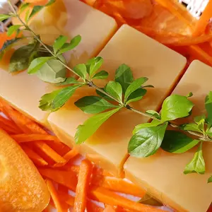 Barre de savon naturel de marque privée Savon fait à la main Teint blanchissant Savon au miel et à la carotte