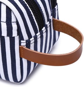 Trousse de Toilette Vintage en Toile Durable pour Femme avec Fermeture Éclair, Poignée et Bandoulière en Cuir – Idéale pour les Voyages et le Quotidien - Product Image 4