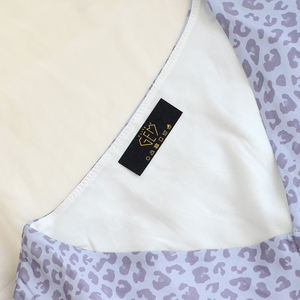 Etiquetas Tejidas Personalizadas de Lujo para Ropa, Negras con Logotipo Dorado, Hechas de Algodón para Decoración de Cuello de Camisetas y Prendas Textiles - Product Image 6