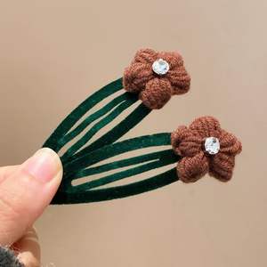 Pince à cheveux latérale en alliage et tissu, motif fleur en fil et strass, 5 cm, faite main, style doux, pour femme, automne-hiver, pour soirée - Product Image 4