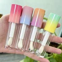 Tubes à lèvres en plastique de 6 ml avec bouchon à vis, transparents, grand pinceau, impression UV/offset, diamètre 19 mm, conception de logo personnalisée pour cosmétiques et soins de la peau