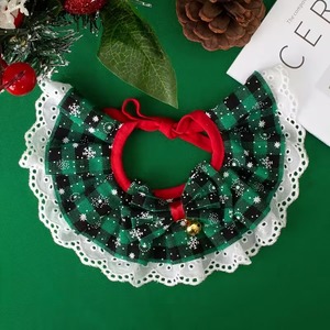 Bavoir de Noël pour chat en dentelle florale avec col à nœud papillon, serviette anti-vomissement pour animaux de compagnie, accessoires pour chatons pour les fêtes de Noël, cadeau mignon pour animaux de compagnie pour les fêtes - Product Image 5