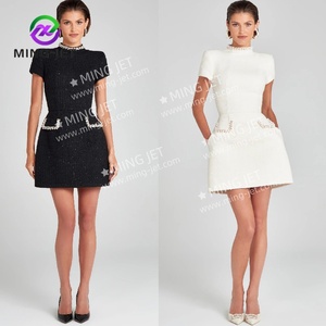 Robe décontractée personnalisée coupe ajustée pour femmes Détail du cou avec perles à ongles Motif solide Longueur au genou Petit style parfumé pour la <span class=keywords><strong>saison</strong></span> printanière - Product Image 1