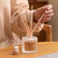 Diffuseur de parfum sans flamme de haute qualité, artisanal, avec bâtonnets en rotin, diffuseur d'huile aromatique sans fumée, bouteille en verre transparent blanc