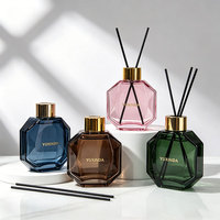 Bouteille diffuseur d'arômes en verre dépoli carrée de luxe personnalisée avec logo, 50ml, 100ml, 150ml, avec bouchon et bâtonnets