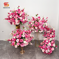 Composition florale artificielle de roses et d'hortensias rose vif, faite à la main, lisse, pour décoration de scène et allée, idéale pour la Saint-Valentin