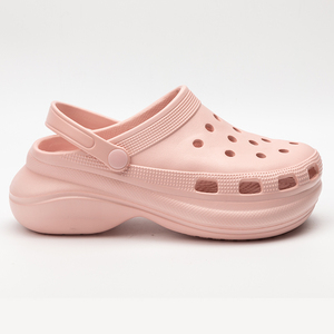 Amazon.com: Crocs Zueco clásico para mujer | Zapatos de plataforma : Ropa,  Zapatos y Joyería