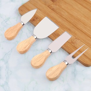 ชุดมีดชีสสแตนเลส 4 ชิ้น ด้ามไม้ยางพารา พร้อมที่ตัดและส้อมชีส - Product Image 6