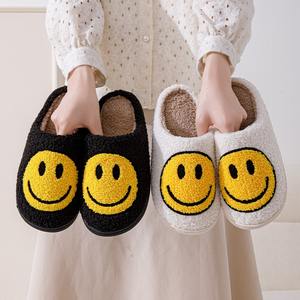 Chaussons d'intérieur pour femme, motif visage souriant, tendance, chauds, en coton doux et pelucheux, avec semelle massante, design moelleux et confortable pour l'automne - Product Image 2