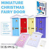 Ensemble de portes miniatures de Noël en bois 1:12 pour maison de poupée, personnalisable en gros (ODM/OEM), 6 options de couleur, poignée dorée, festif