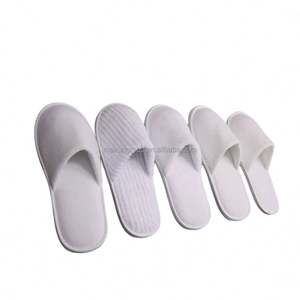 Chaussons d'hiver jetables pour hôtel, en tissu gaufré, avec logo personnalisé et personnalisation, doublure en coton respirant pour usage en spa - Product Image 1