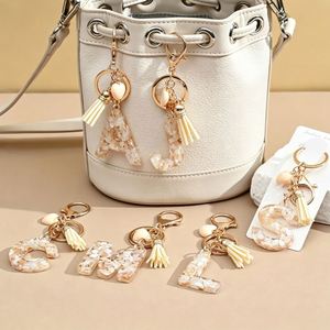 Llavero de Resina con Inicial y Borla, Colgante Decorativo para Bolsos - Product Image 2