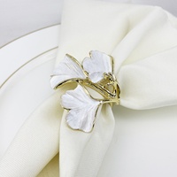 Anneaux de serviette décoratifs en forme de fleur blanche