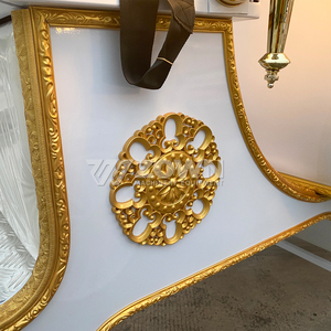 Charrette électrique de luxe blanche avec décorations dorées élégantes et cabine étendue pour événements et cérémonies - Product Image 6