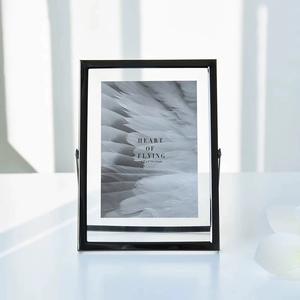 <span class=keywords><strong>Cadre</strong></span> photo en métal personnalisé <span class=keywords><strong>cadre</strong></span> photo <span class=keywords><strong>suspendu</strong></span> noir simple alliage de haute qualité galvanoplastie <span class=keywords><strong>cadre</strong></span> photo de mariage/vacances - Product Image 5