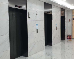 Dalles et carreaux de marbre poli moderne en pierre naturelle Goldtop GuangXi avec veines dorées et noires pour usage hôtelier - Product Image 3