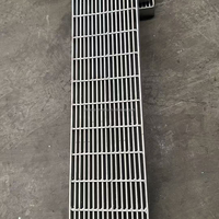 Grille de protection en acier pour tranchées et drainages, robuste, galvanisée, antidérapante, pour aéroports, pistes et routes.