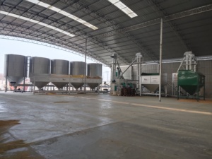Alimentador <span class=keywords><strong>de</strong></span> Alta Capacidad para Aves <span class=keywords><strong>de</strong></span> Corral, Mezclador <span class=keywords><strong>de</strong></span> Alimentos TMR Inteligente, Transportador <span class=keywords><strong>de</strong></span> Cadena <span class=keywords><strong>de</strong></span> Acero al Carbono Duradero con Raspador Automático - Product Image 2
