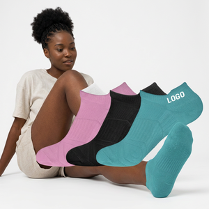 Échantillon Gratuit - Chaussettes de Sport Athlétiques pour Hommes en Coton, Logo Personnalisé, Compression de la Cheville, Séchage Rapide, Respirantes, Idéales pour le Printemps et la Course à Pied (Vente en Gros) - Product Image 2