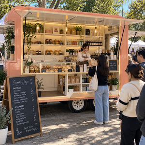 Camion de cuisine mobile entièrement équipé en acier inoxydable sur mesure pour la vente de nourriture de rue et les services de traiteur - Product Image 1