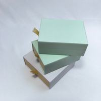 Boîte en carton rigide écologique créative populaire avec languette de tirage en mousse pour emballage cadeau de bijoux